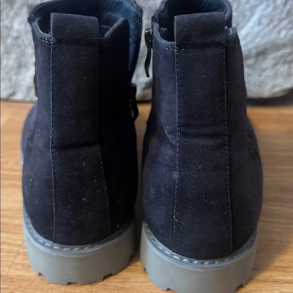 Timberland nubuck blue suede zip up ankle buckle boots with a lug sole men’s 9.5